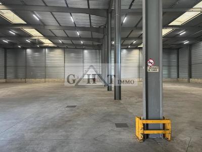 Entrepôt - 2 220 m²
