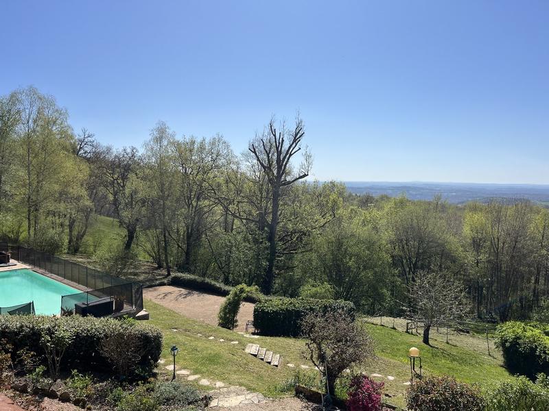 Propriété - 250 m² - 11 pièces