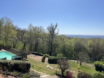 Propriété - 250 m² - 11 pièces