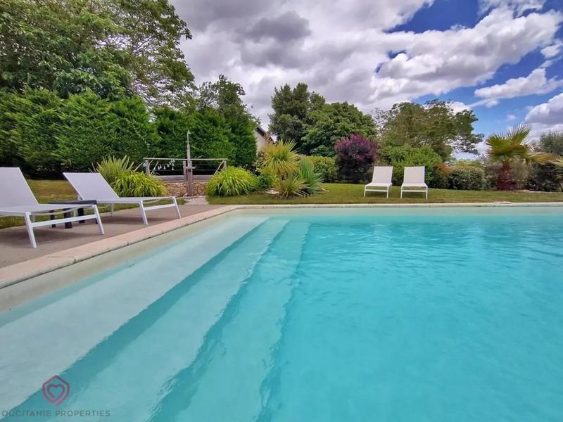 Maison ancienne - 530 m² - 12 pièces