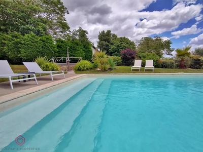 Maison ancienne - 530 m² - 12 pièces