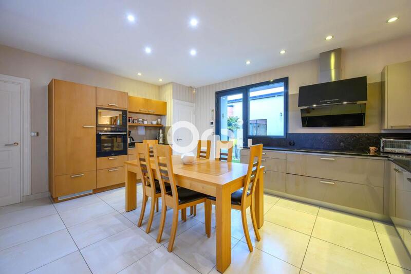 Maison - 440 m² - 7 pièces