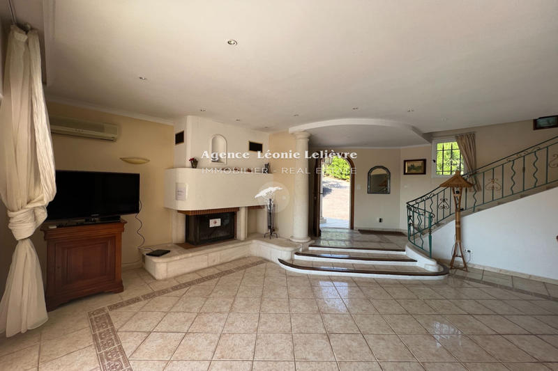 Maison - 220 m² - 6 pièces