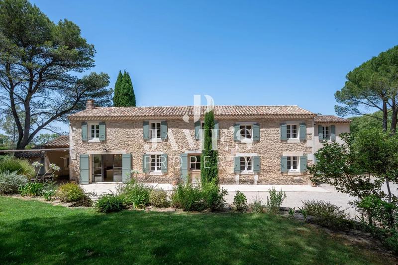 Maison - 258 m² - 9 pièces