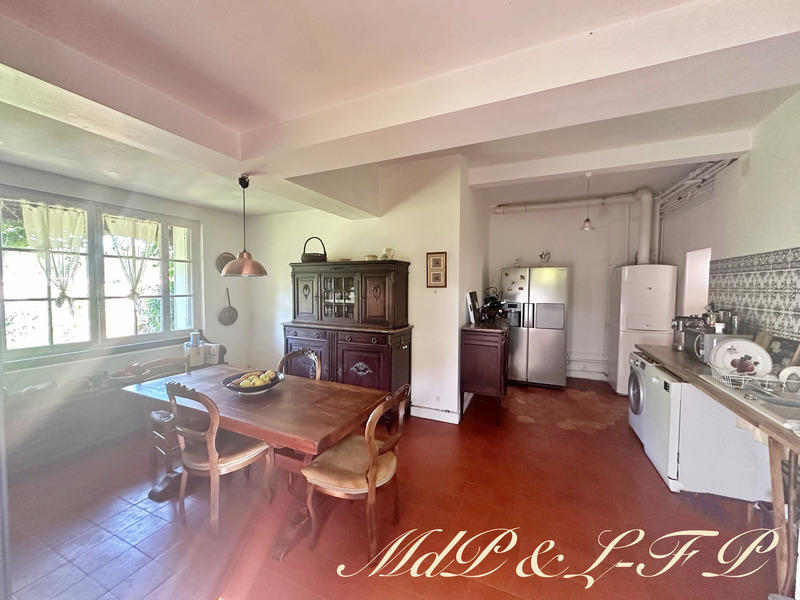 Maison - 241 m² - 7 pièces