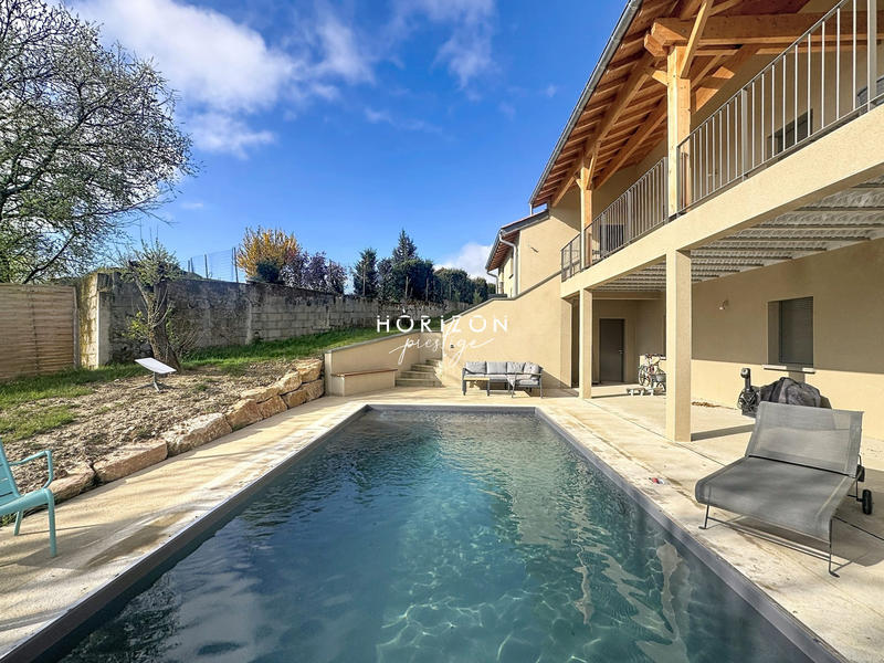 Maison - 210 m² - 9 pièces