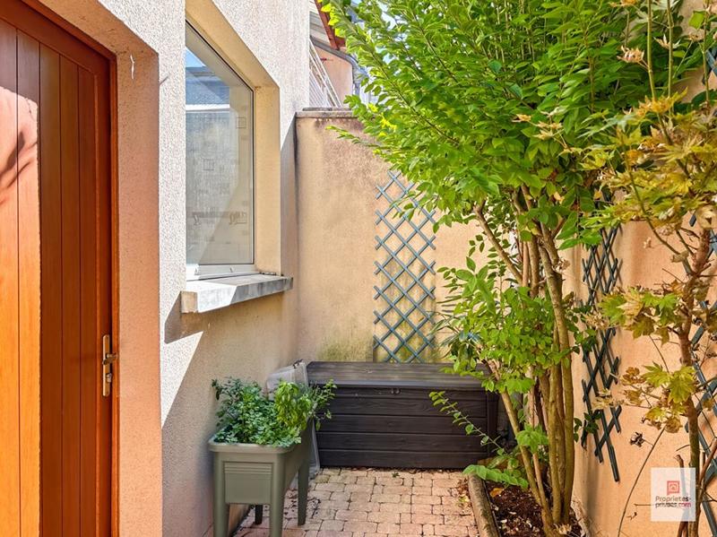 Maison - 244 m² - 10 pièces