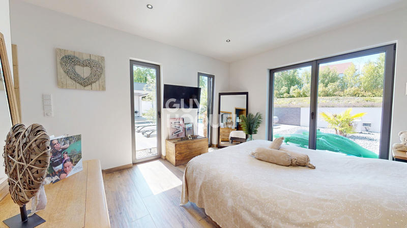 Maison - 240 m² - 7 pièces