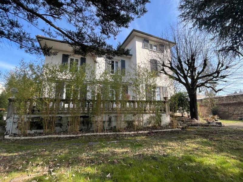 Maison - 252 m² - 9 pièces