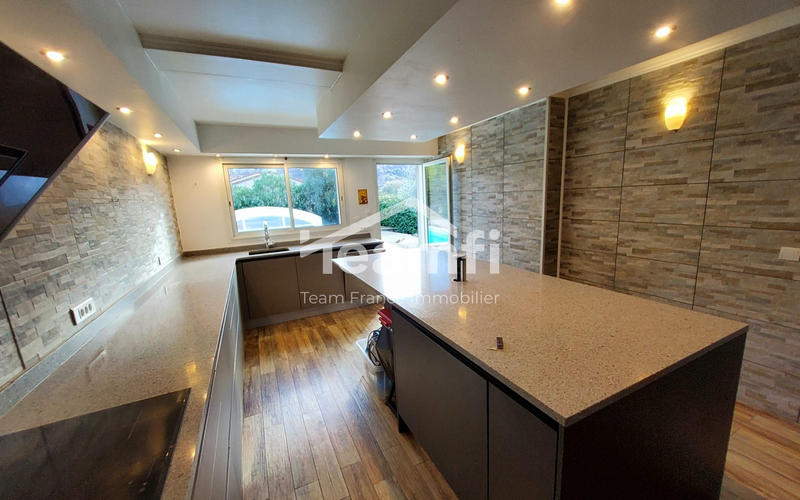 Villa - 183 m² - 6 pièces