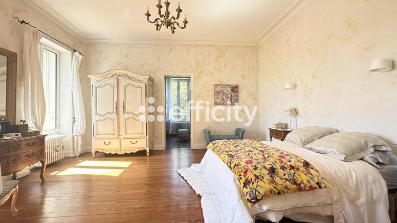 Maison - 236 m² - 6 pièces