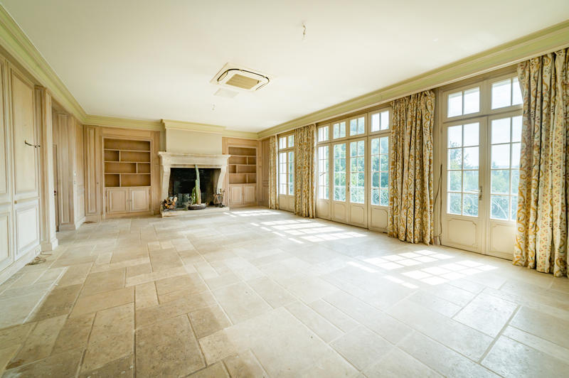 Maison - 342 m² - 8 pièces