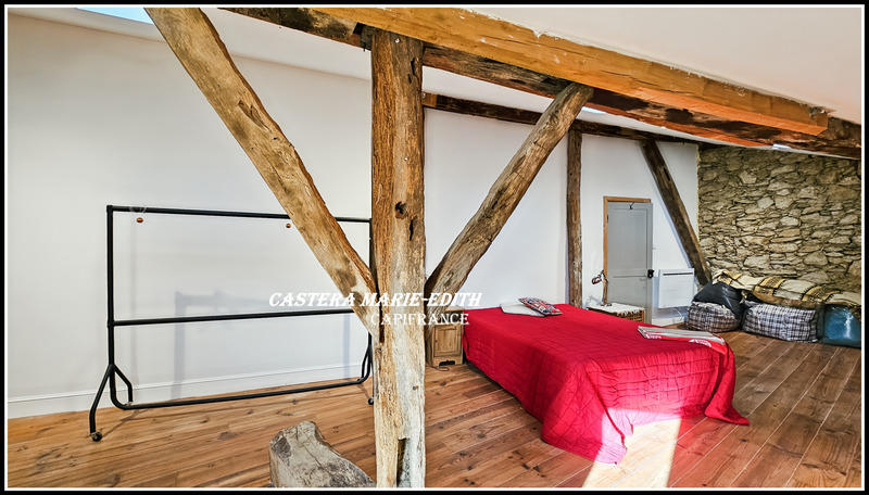 Maison en pierre - 202 m² - 7 pièces