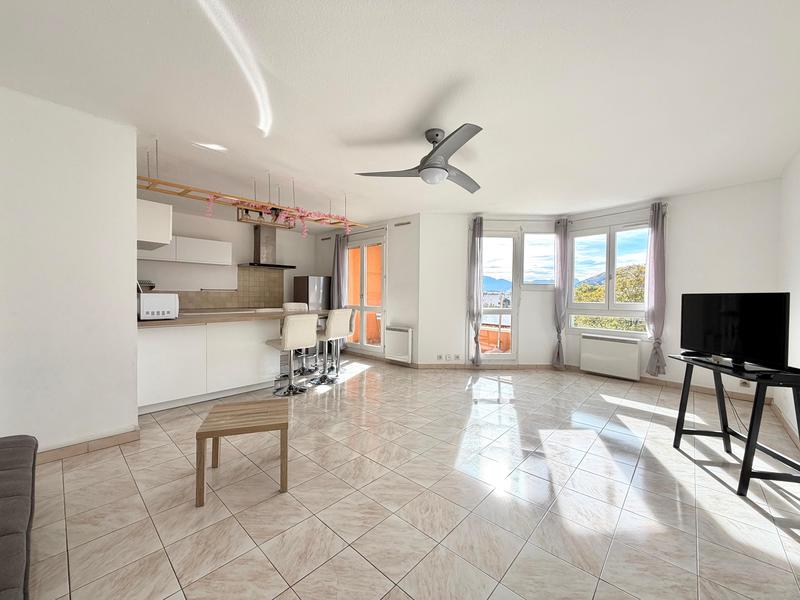 Appartement - 104 m² - 5 pièces