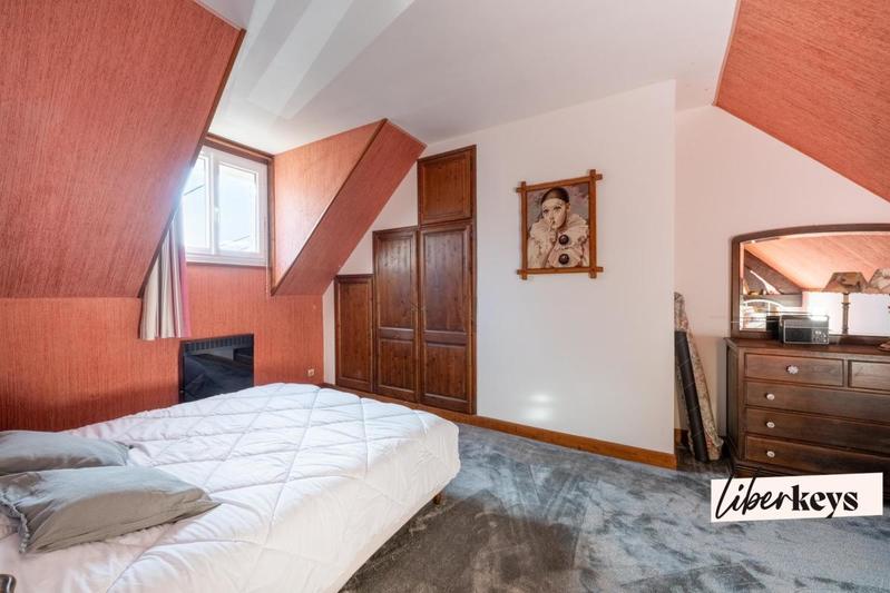 Propriété - 220 m² - 8 pièces