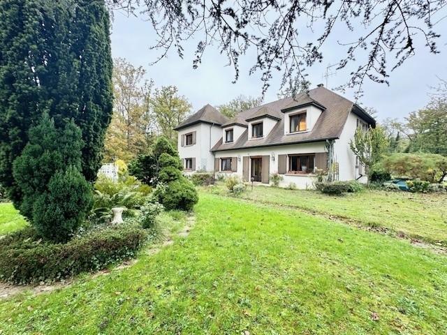 Maison - 280 m² - 8 pièces