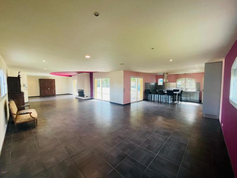 Maison - 210 m² - 5 pièces