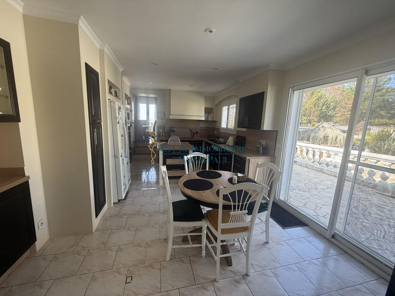 Maison - 240 m² - 5 pièces