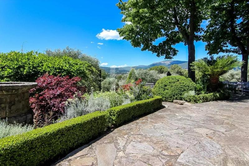 Villa - 368 m² - 10 pièces