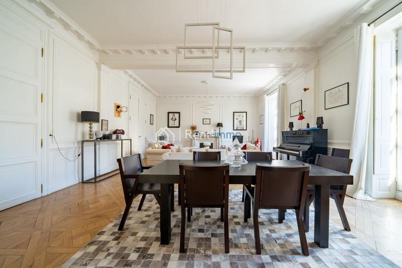 Appartement - 225 m² - 7 pièces