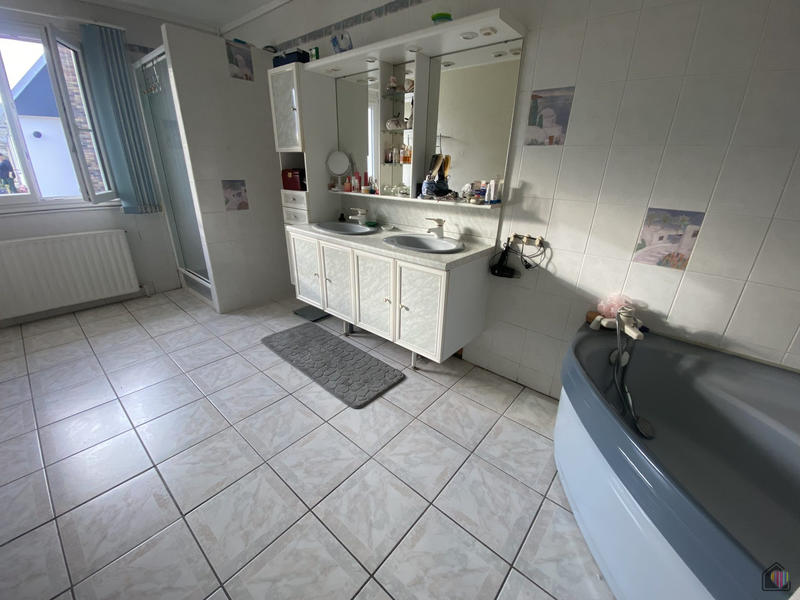 Maison - 90 m² - 5 pièces