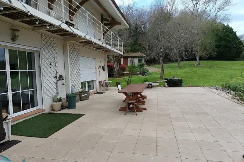 Maison - 217 m² - 8 pièces
