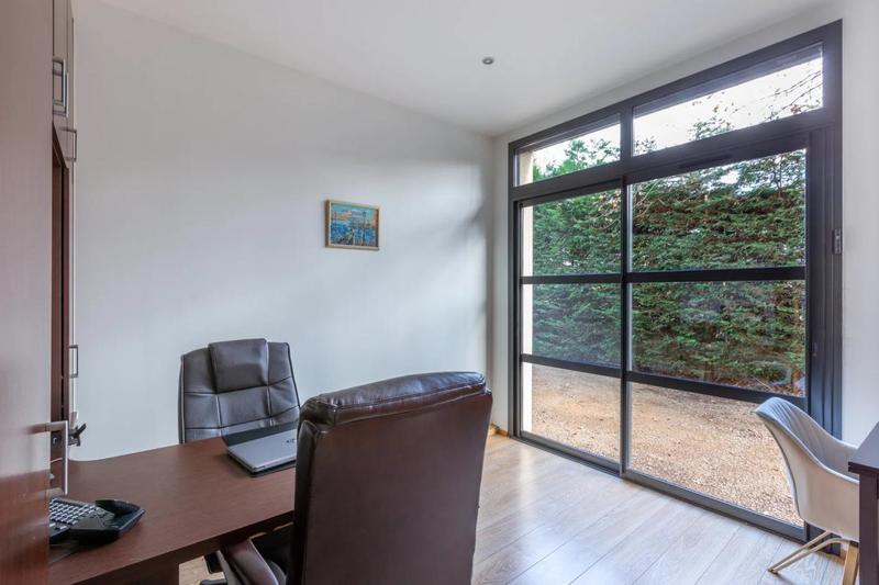 Maison - 300 m² - 7 pièces