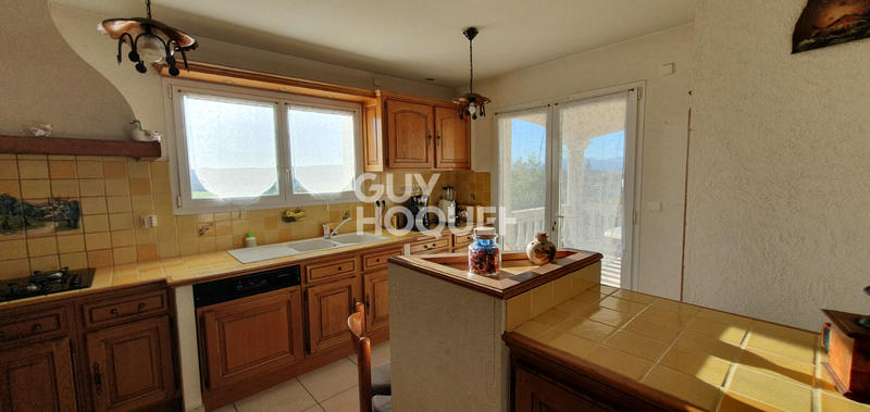 Maison - 220 m² - 7 pièces