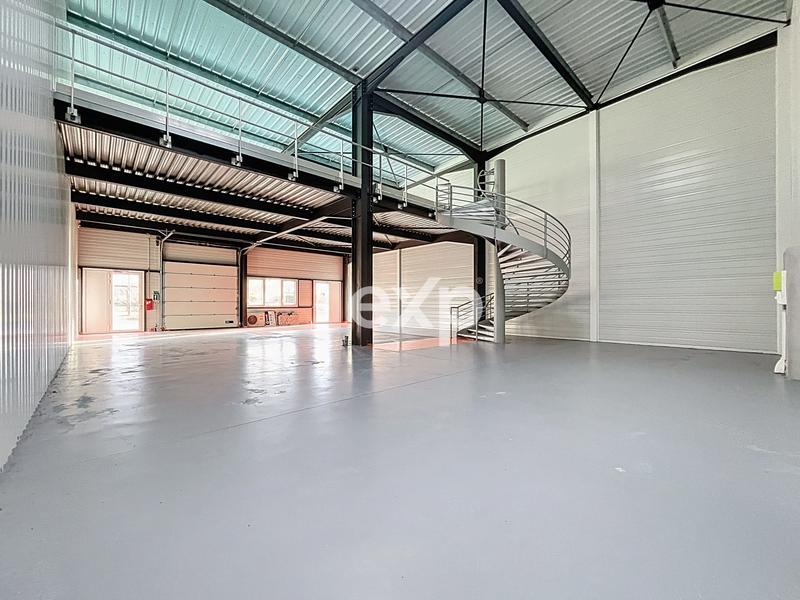 Local d'activités - 337 m²