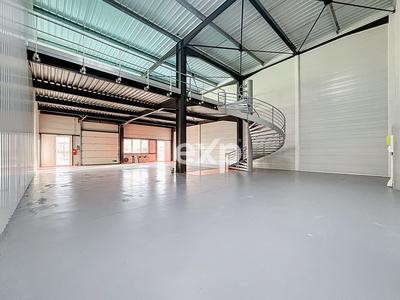 Local d'activités - 337 m²