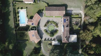 Propriété - 800 m² - 23 pièces