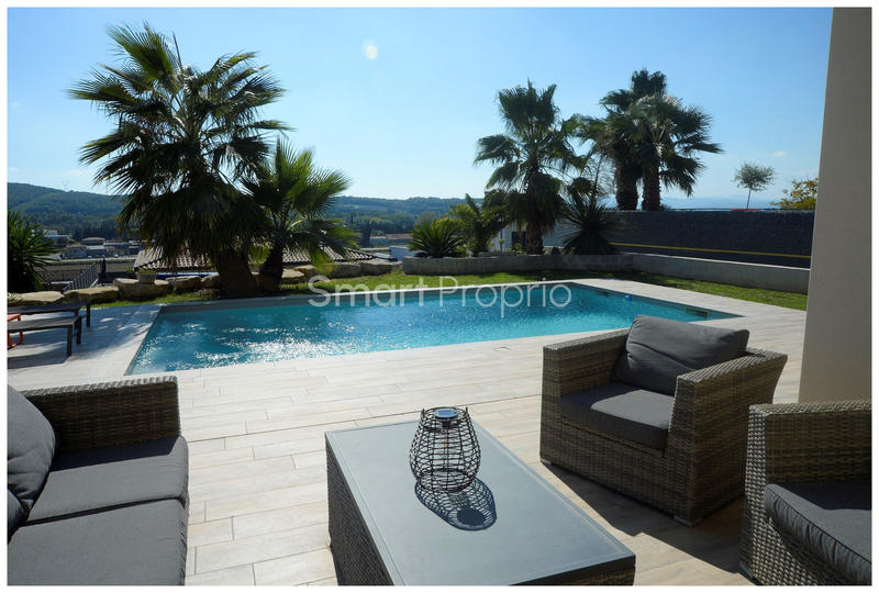 Villa - 225 m² - 9 pièces