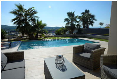 Villa - 225 m² - 9 pièces