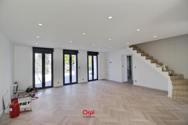 Maison - 209 m² - 8 pièces