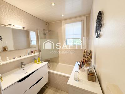 Appartement - 82 m² - 4 pièces