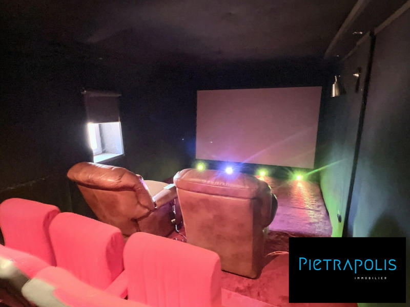 Maison - 302 m² - 10 pièces