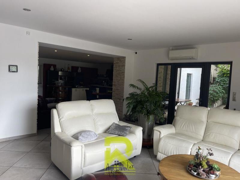 Propriété - 211 m² - 6 pièces