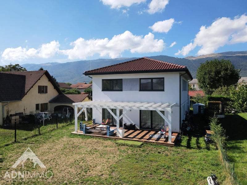 Maison - 225 m² - 7 pièces