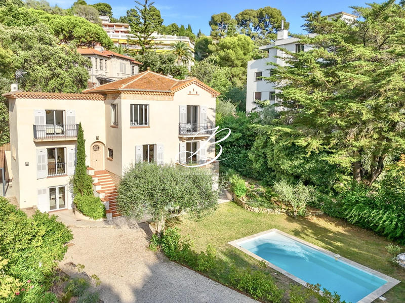 Villa - 258 m² - 10 pièces