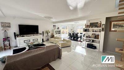 Maison - 228 m² - 8 pièces