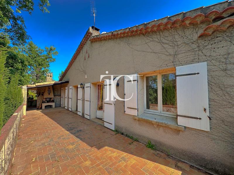 Maison - 187 m² - 8 pièces