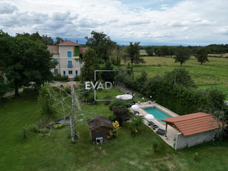 Maison - 325 m² - 10 pièces