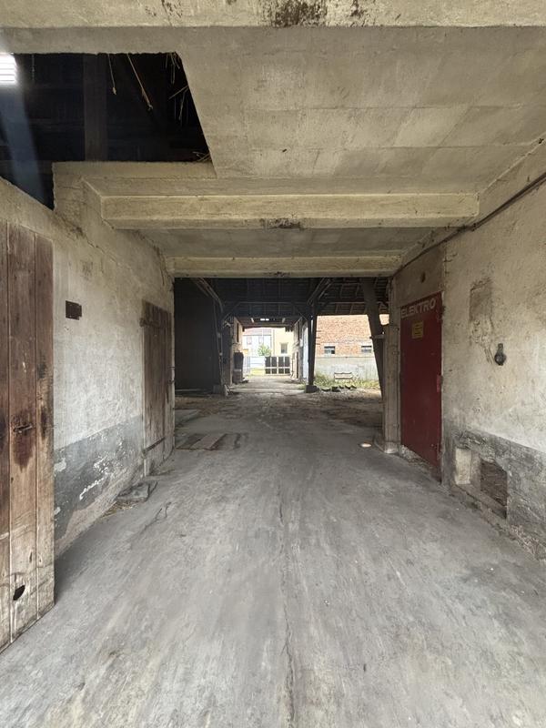 Maison - 400 m² - 1 pièce