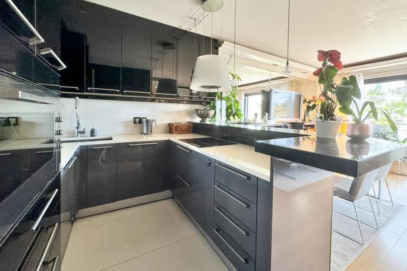 Appartement - 95 m² - 4 pièces