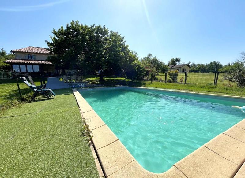 Maison - 295 m² - 10 pièces