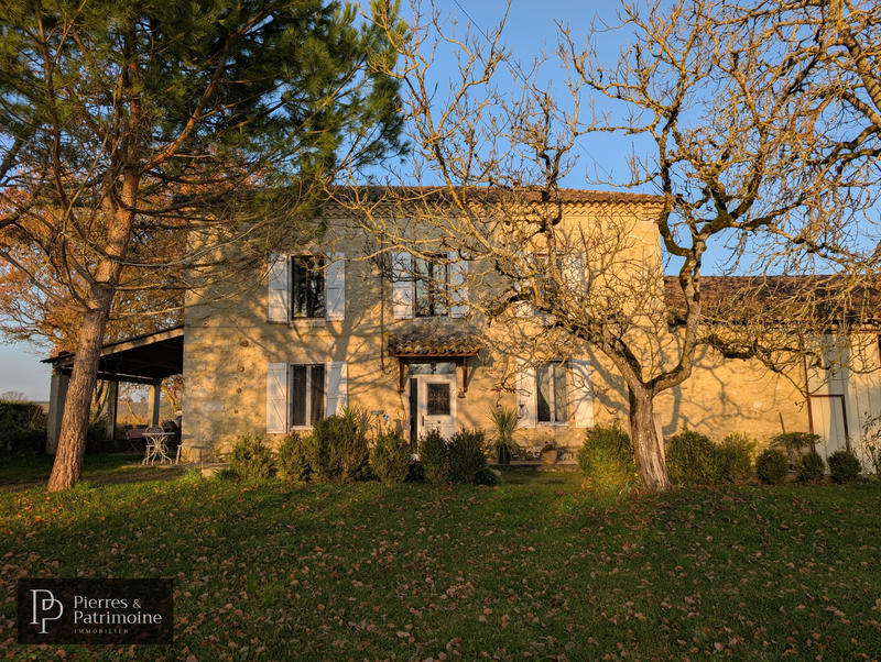 Propriété - 248 m² - 10 pièces