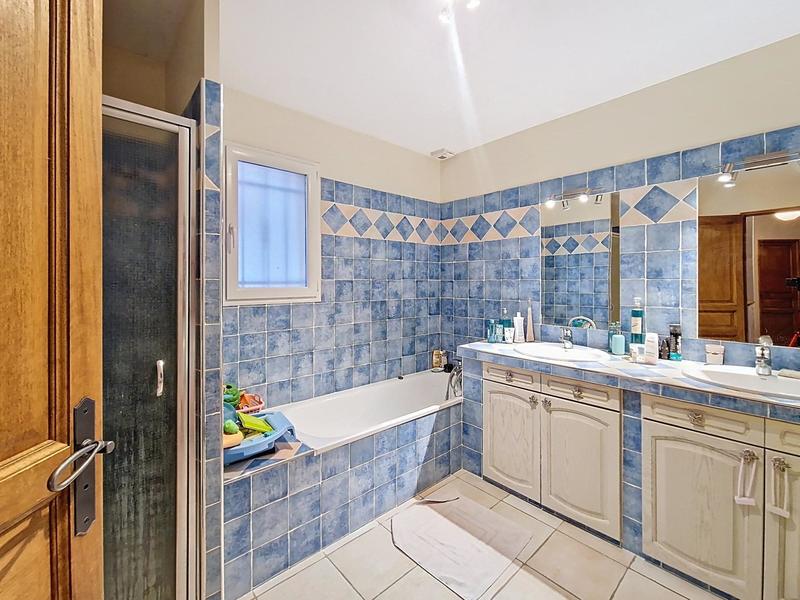 Maison - 200 m² - 7 pièces