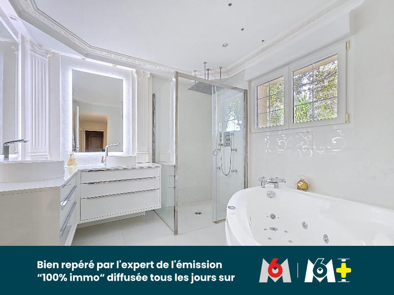 Maison - 245 m² - 9 pièces