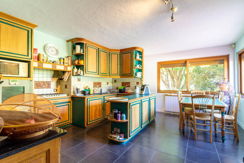 Maison - 300 m² - 8 pièces