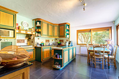 Maison - 300 m² - 8 pièces